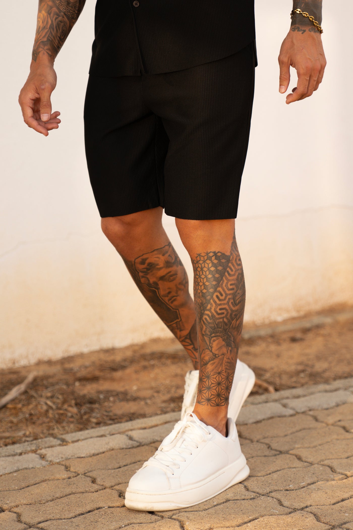 THE MYKA SET - BLOUSE + SHORT - BLACK