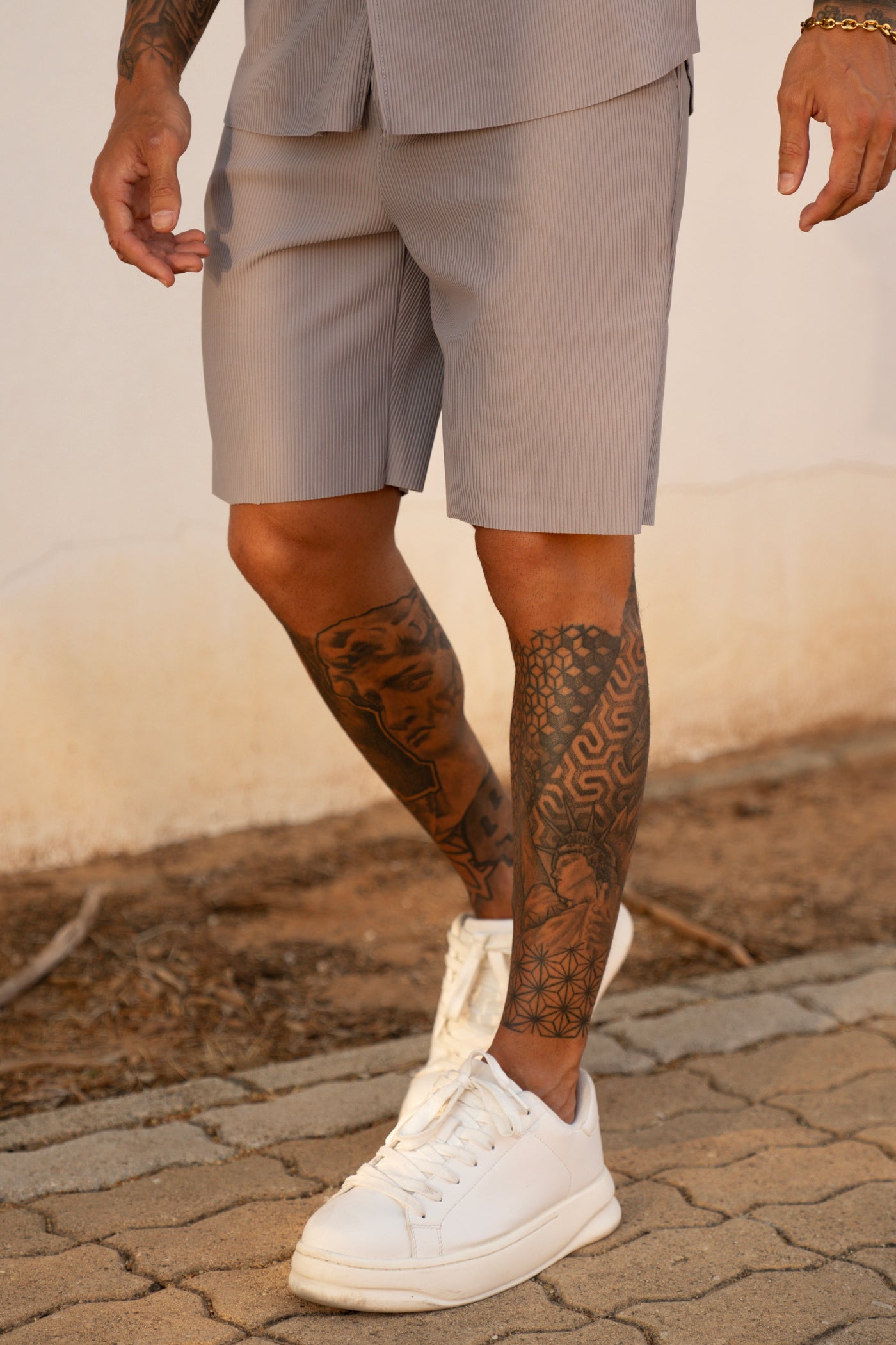 THE MYKA SET - BLOUSE + SHORT - GRAY