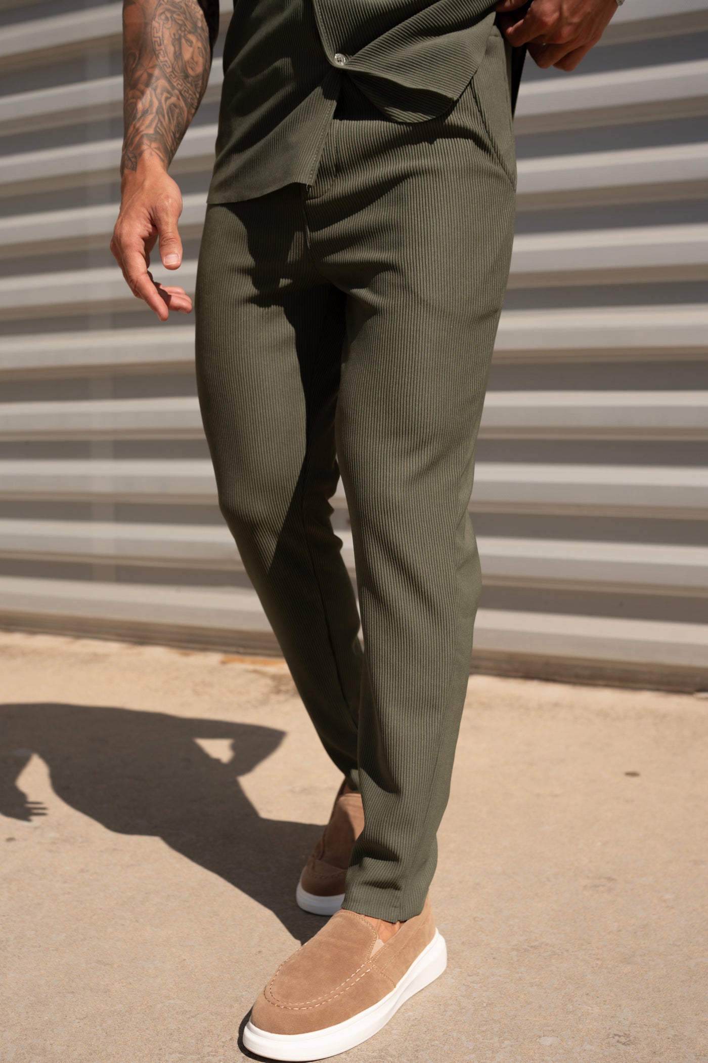 THE IBIZA SET - BLOUSE + BROEK - KHAKI