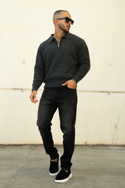 STRAIGHT FIT JEANS - BLACK