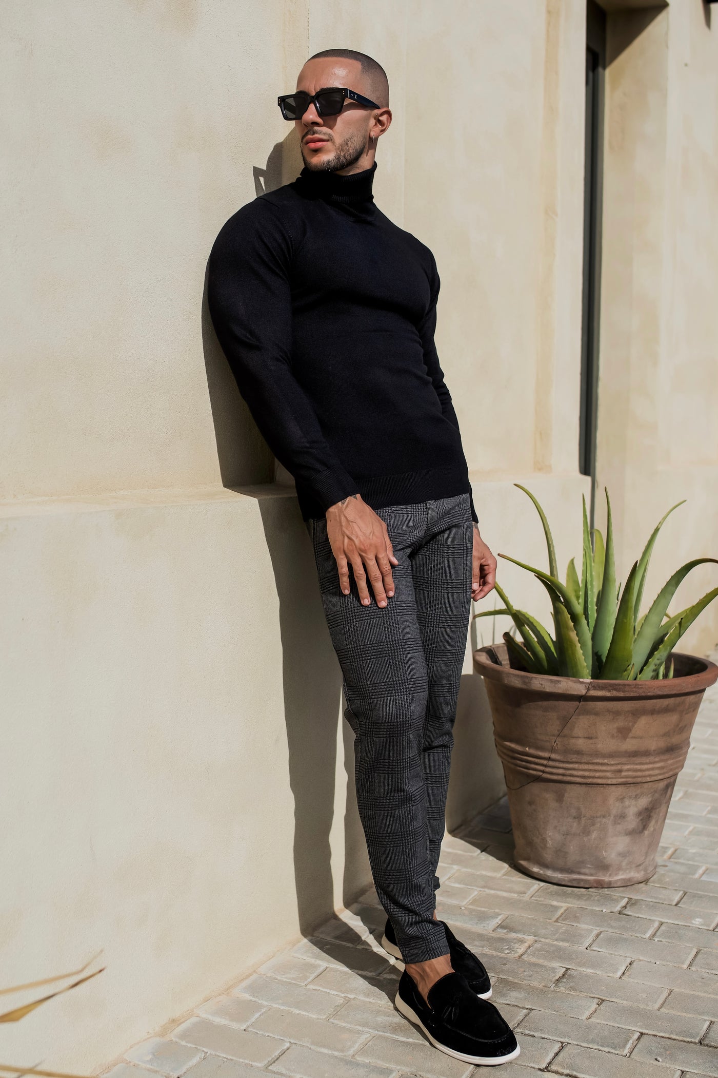 THE TURTLENECK  KNIT - BLACK