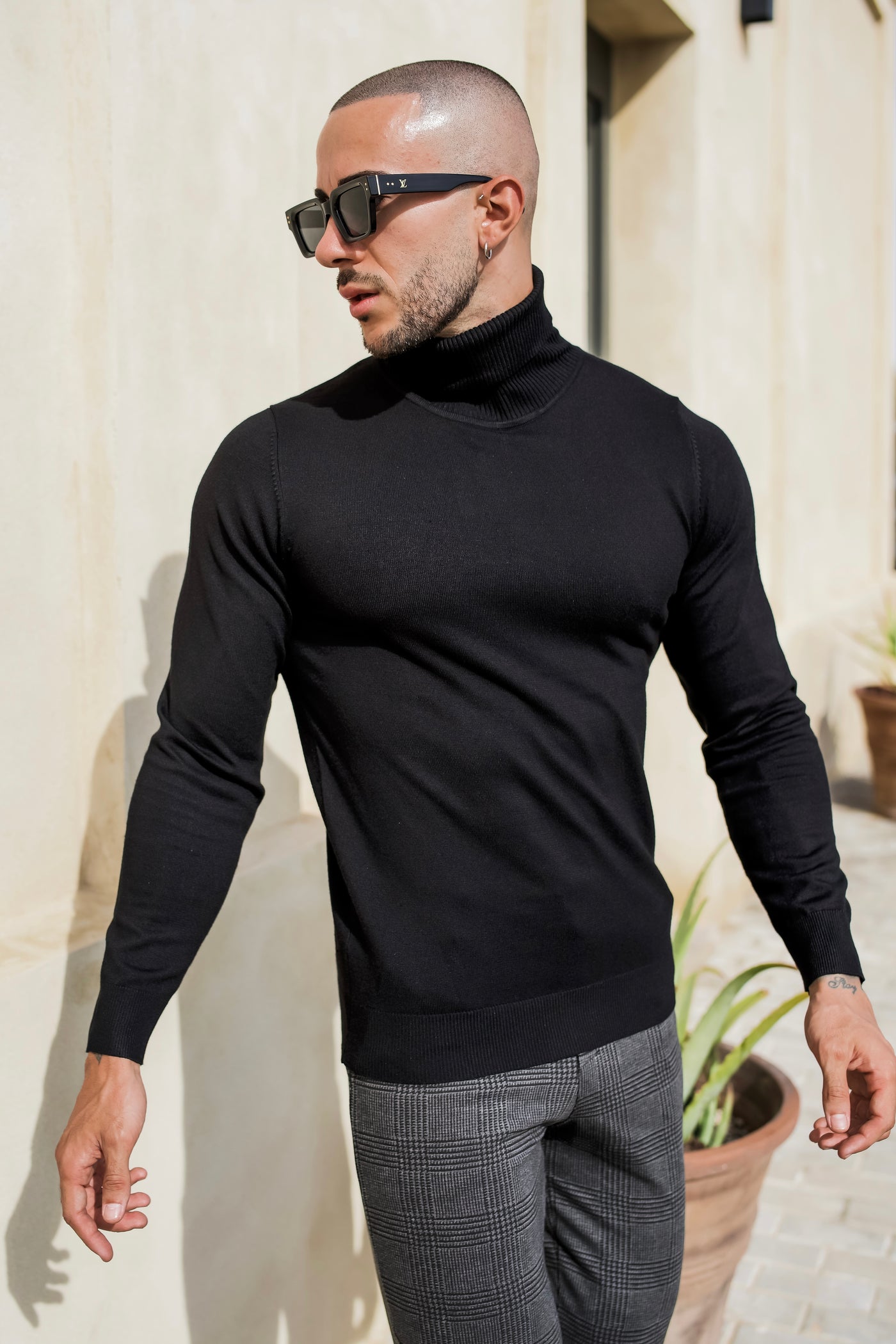 THE TURTLENECK  KNIT - BLACK