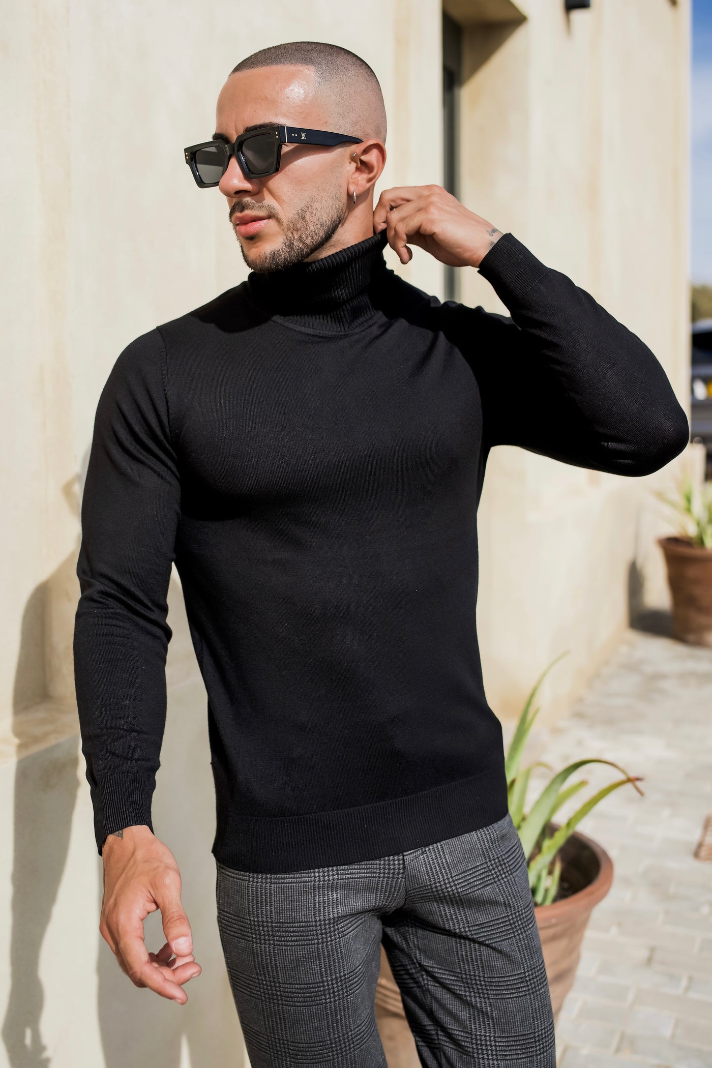 THE TURTLENECK  KNIT - BLACK