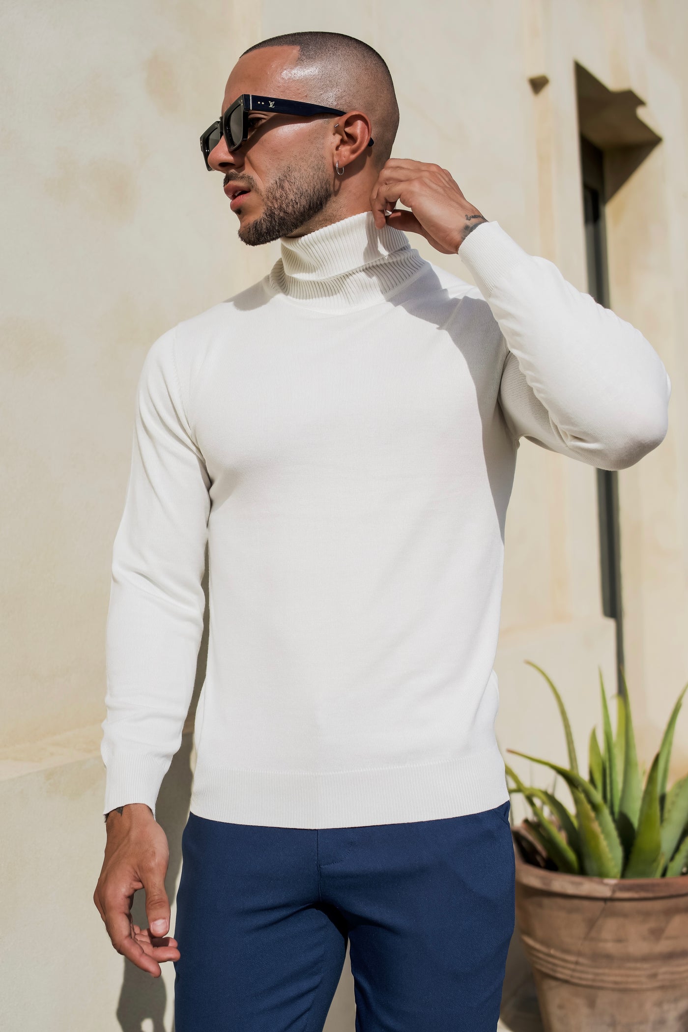 THE TURTLENECK  KNIT - WHITE