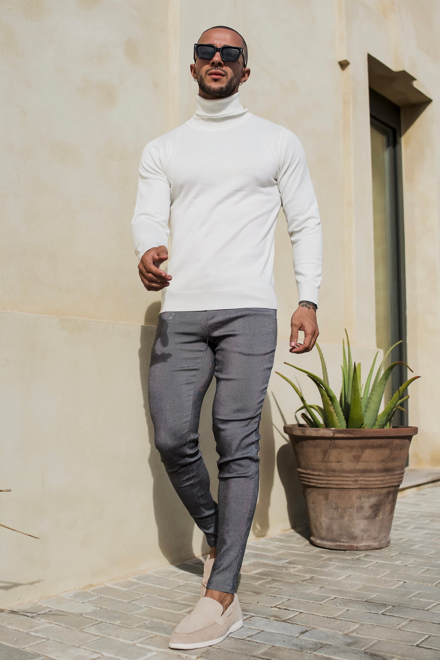 THE TURTLENECK  KNIT - WHITE