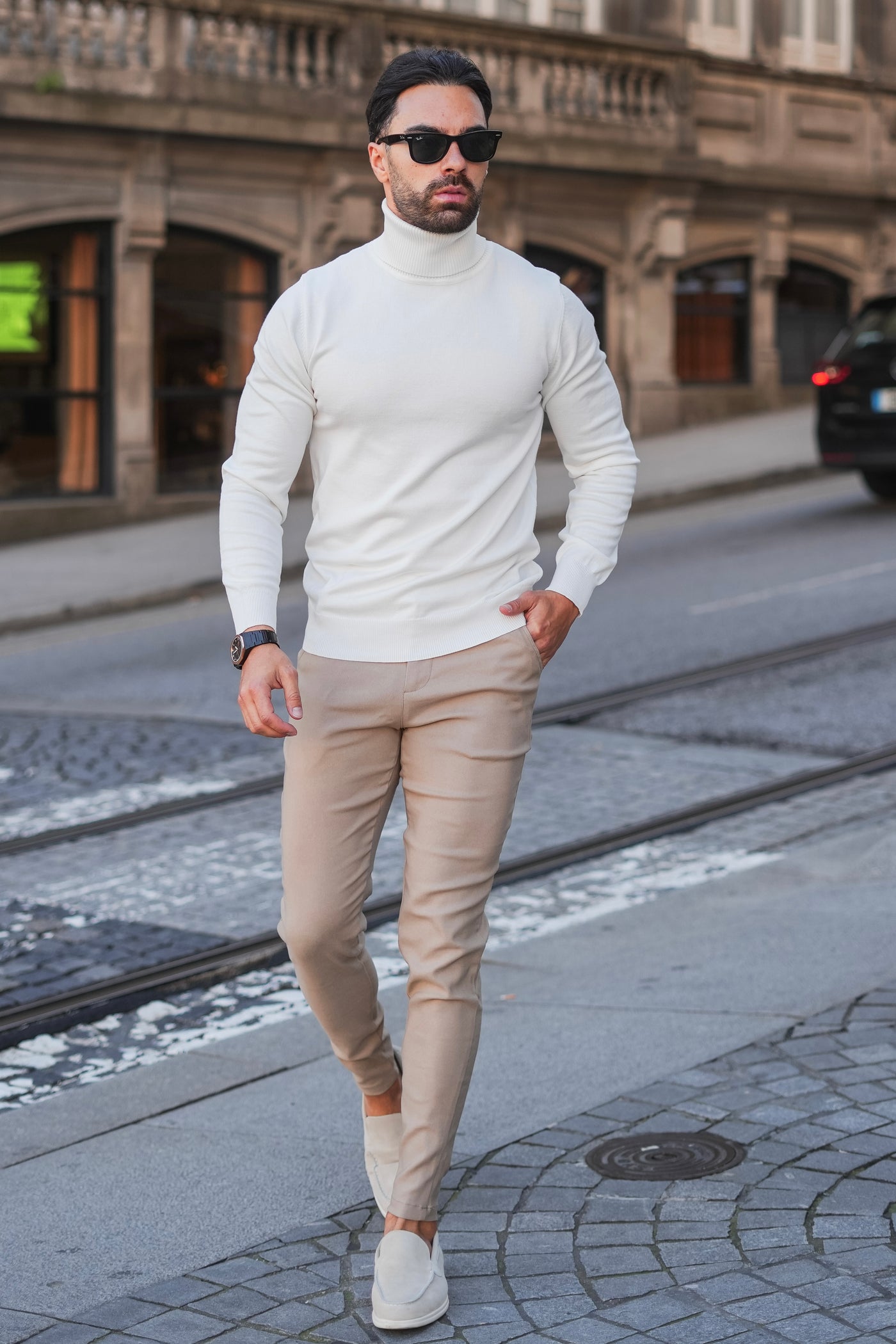 THE TURTLENECK  KNIT - WHITE