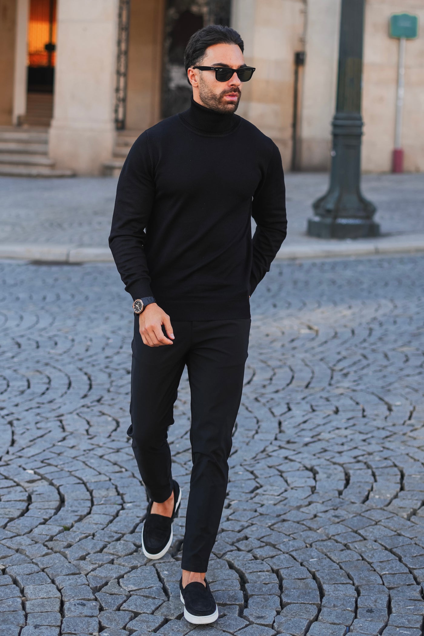 THE TURTLENECK  KNIT - BLACK